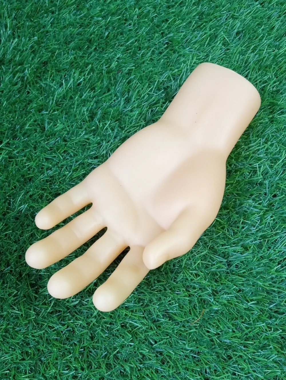 👻 Neutral Skin-Tone Plastic Hands Decor